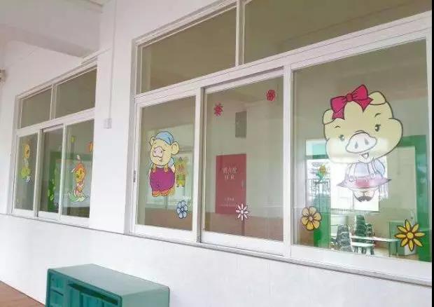 玻璃上的不干膠貼紙?zhí)珶┤耍壳宄忻钫校? title=